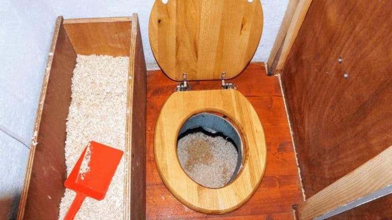 do-composting-toilets-need-water-and-electricity